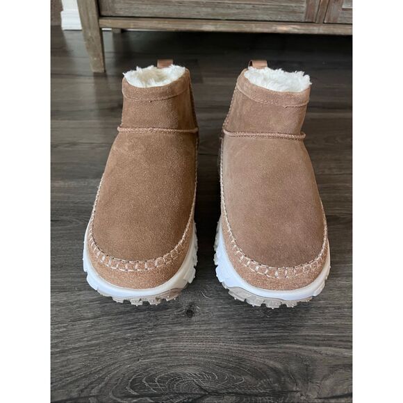 UGG All-Gender Venture Daze Ultra Mini Boot - Chestnut size 8 - Picture 3 of 9